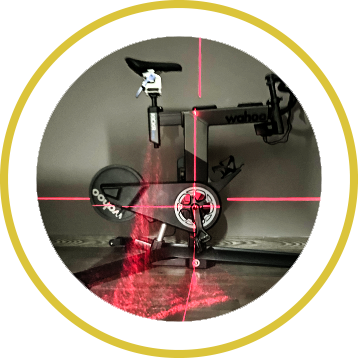 Smart bike o potro de simulación de medidas con proyección de haz láser autonivelado. Herramientas que se usan para simular geometrías específicas de bicicletas. 